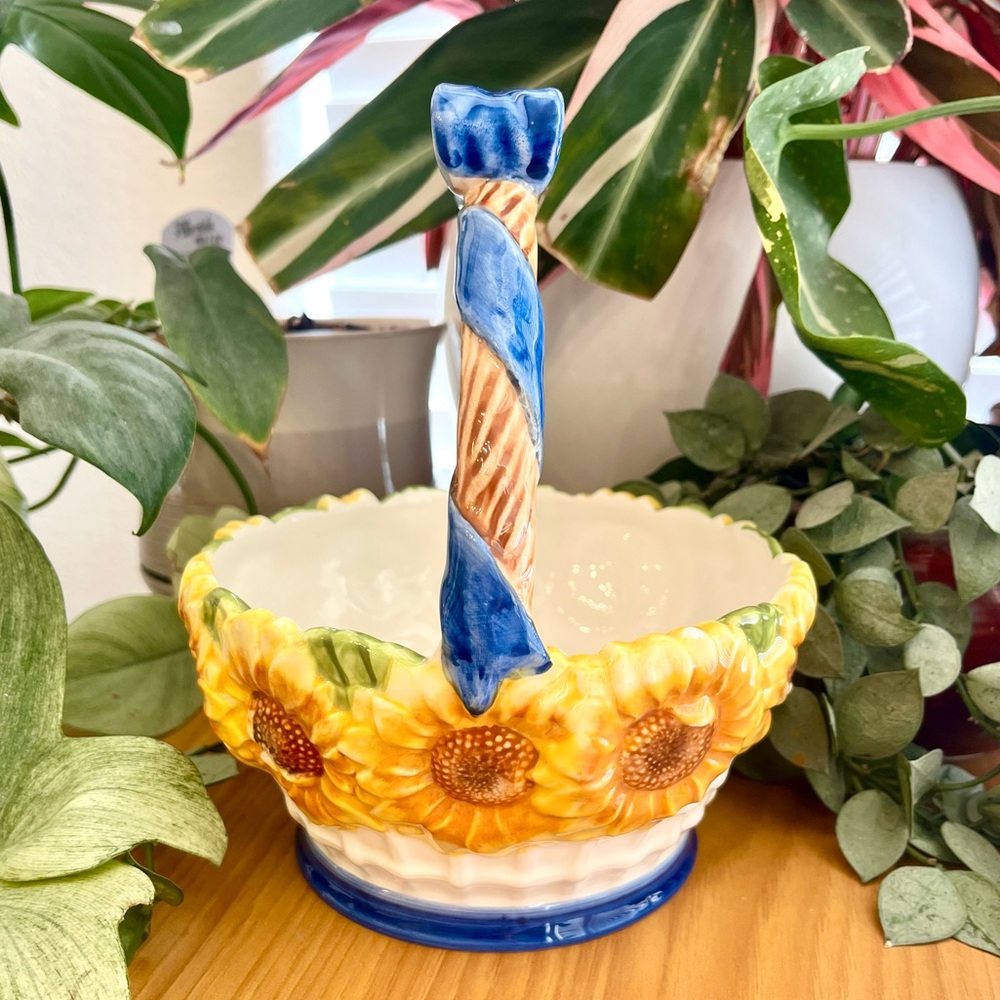 Vintage Ceramic Sunflower Basket Circa 1990’s - Picture 5 of 14